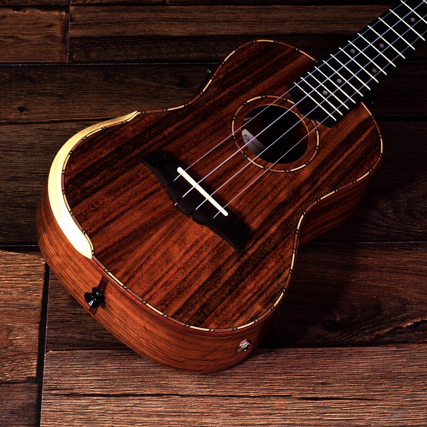 BMUK5CE Walnut Concert Ukulele - Electro